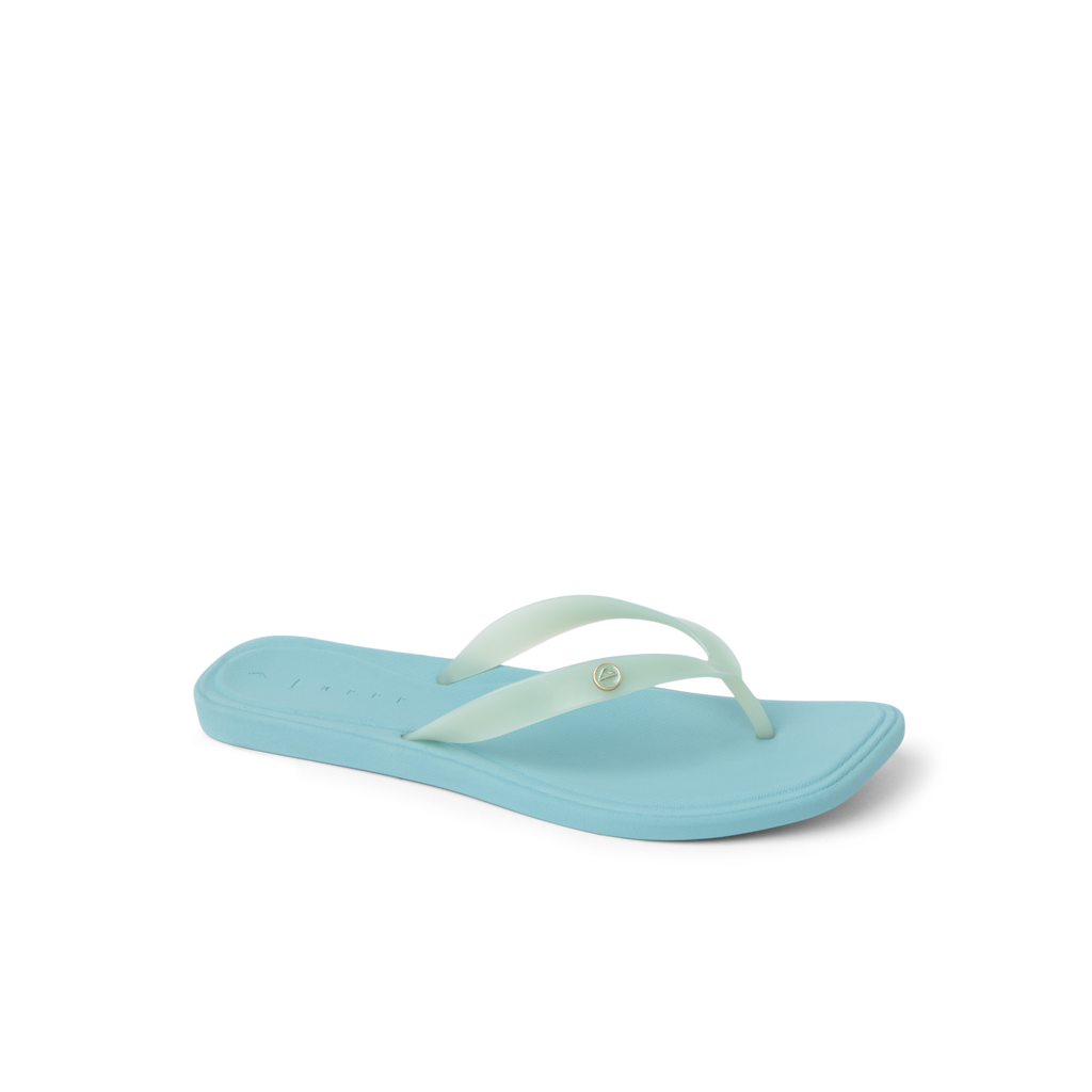 Solaye women's flip flop facing right, featuring soft cushioning, arch support, and water-friendly materials for beach comfort.