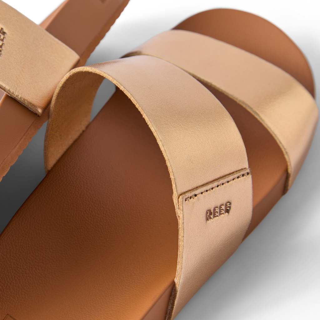 Close-up of the front straps of Cushion Vista sandal for women in bronze with anatomical arch support and soft cushioning.