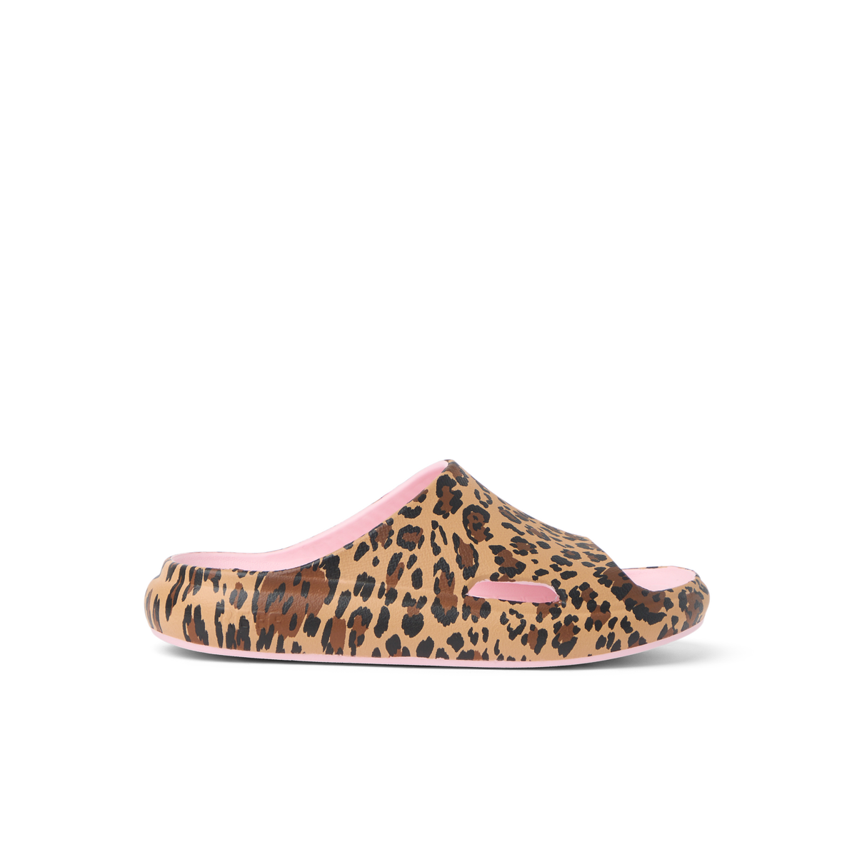 Kids Rio Slide leopard print slide sandal facing right, close-up side view, lightweight and water-friendly comfort footwear.