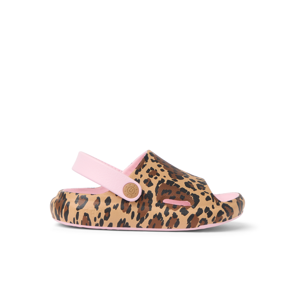 Little Rio Slide leopard print water-friendly slide facing right with back strap, soft cushioning, and arch support for kids.