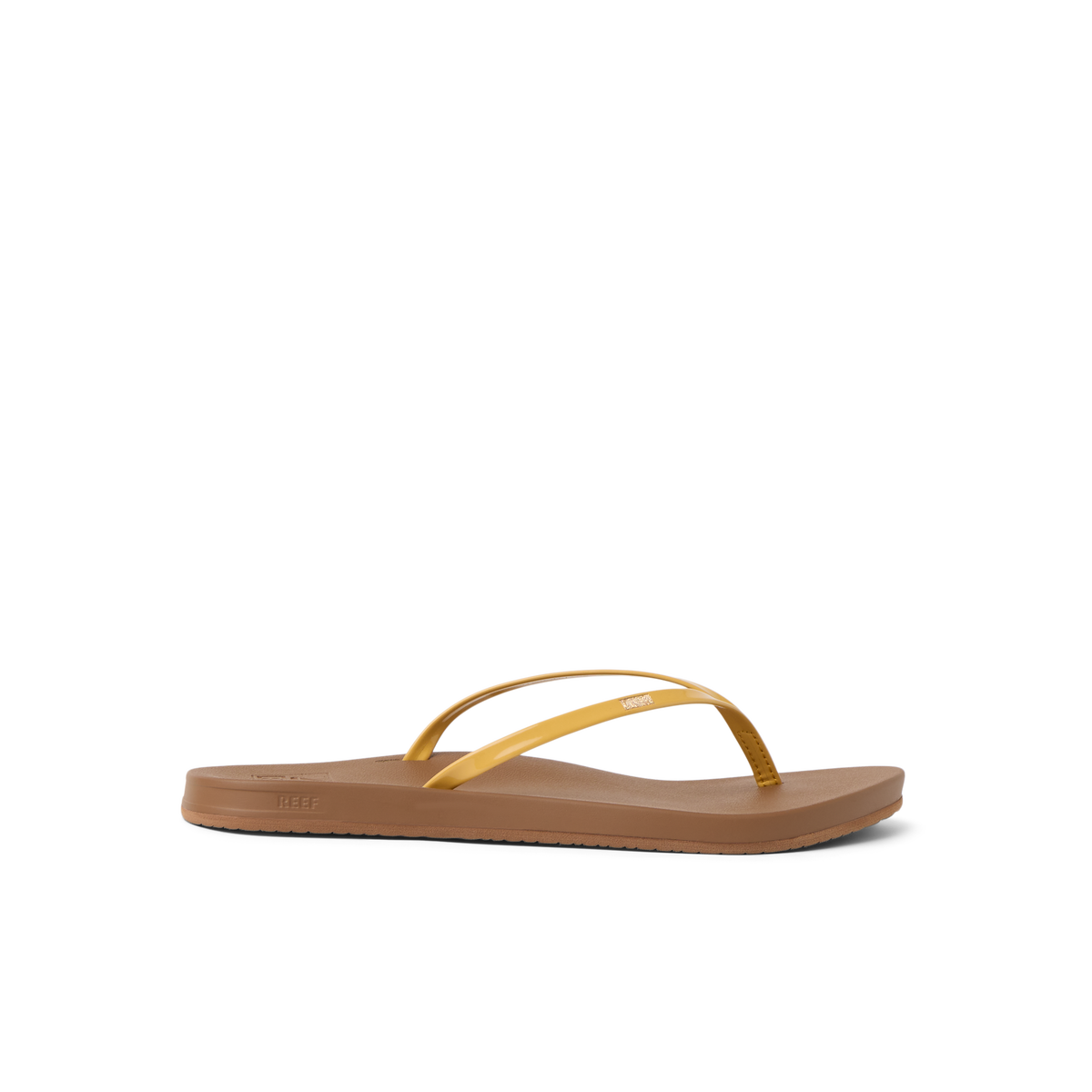 Cushion Slim women's sandal facing left, golden apricot straps, beach-inspired comfort with anatomical arch support and soft cushioning.