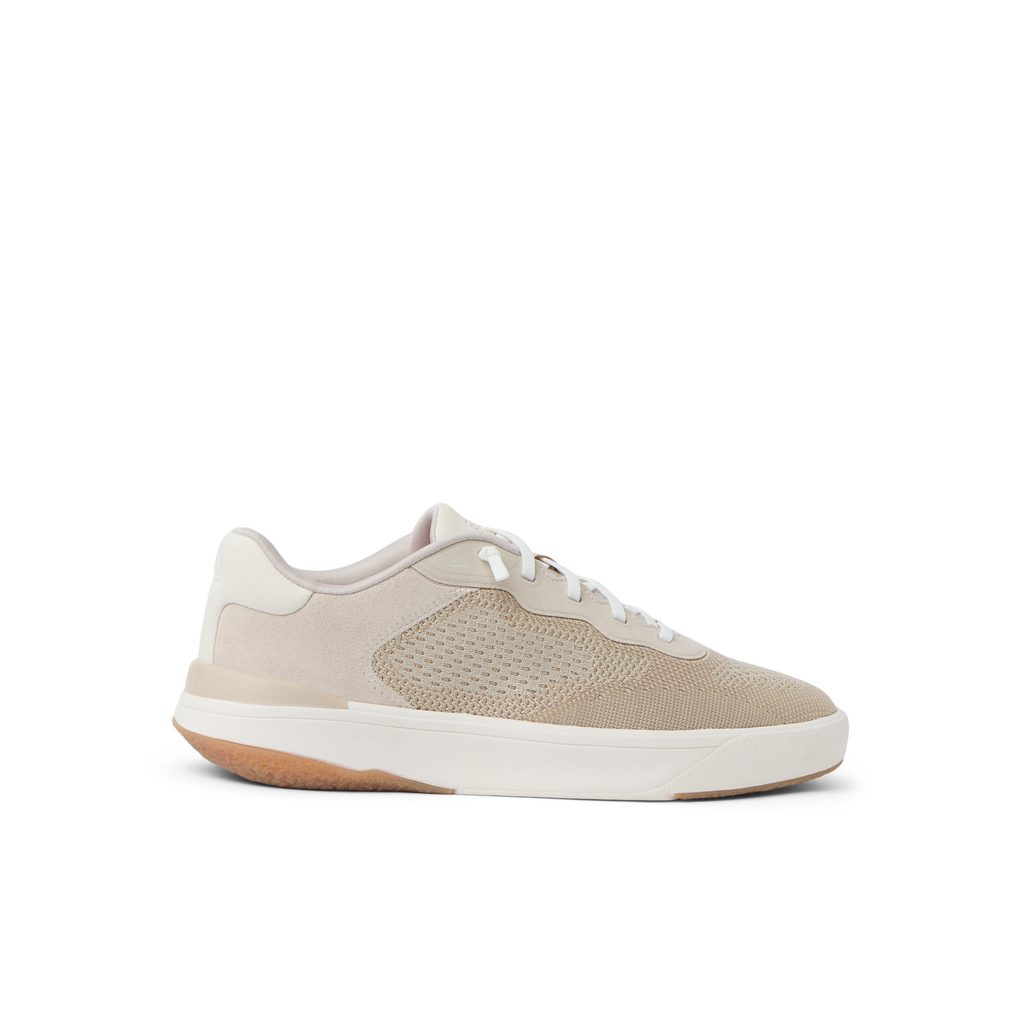 Shoreline Del Mar men's sneaker facing right, beige mesh upper with arch support, designed for beach comfort and durability.