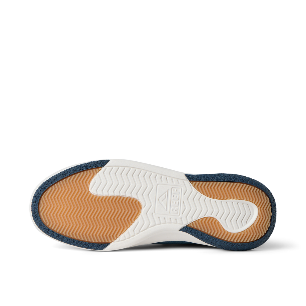 Shoreline Del Mar men's shoe sole facing up, showing durable grip with soft-rebound cushioning for beach and everyday comfort.