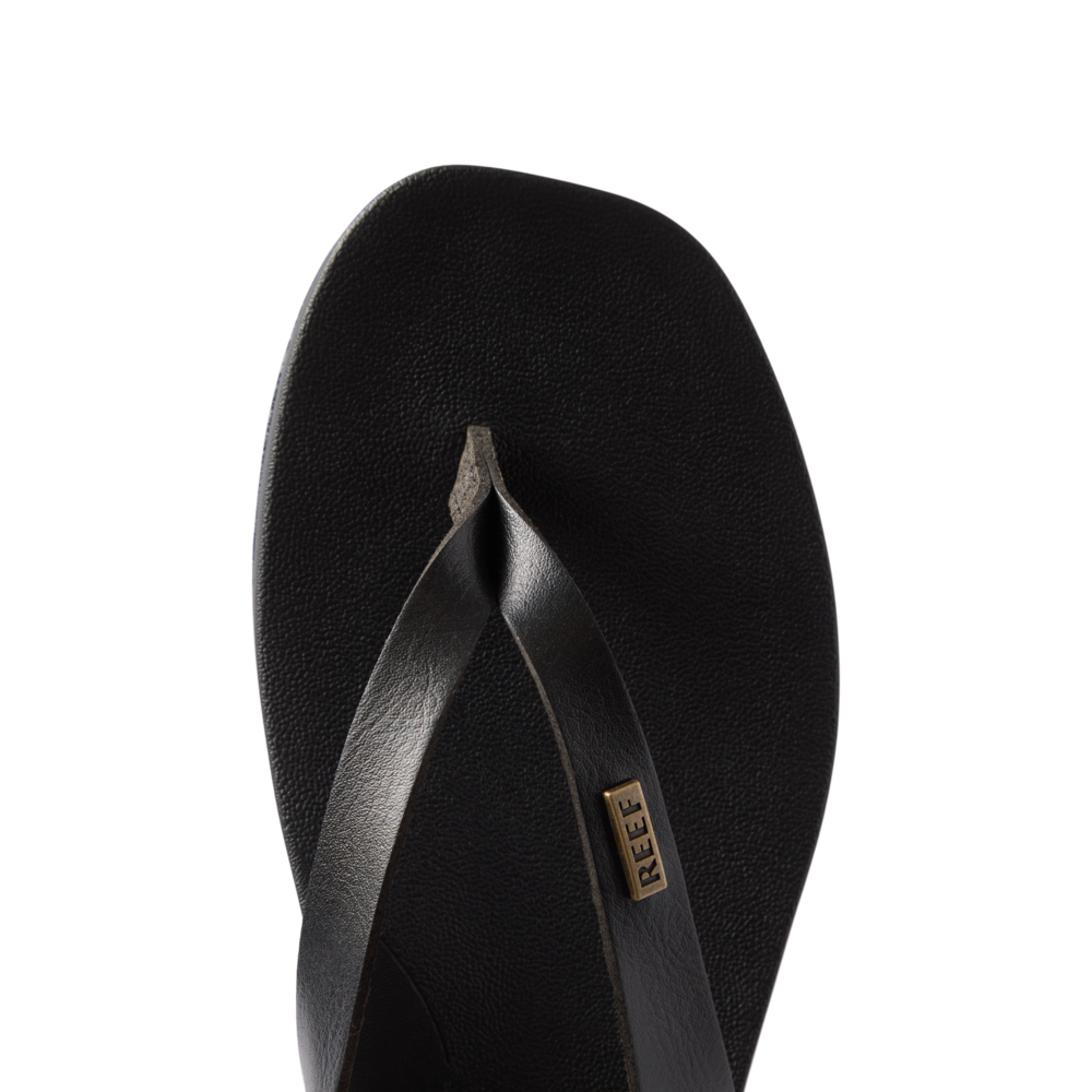 Vista Lune black women's flip flop facing forward, close-up on top view of cushioned, water-friendly footbed and straps.
