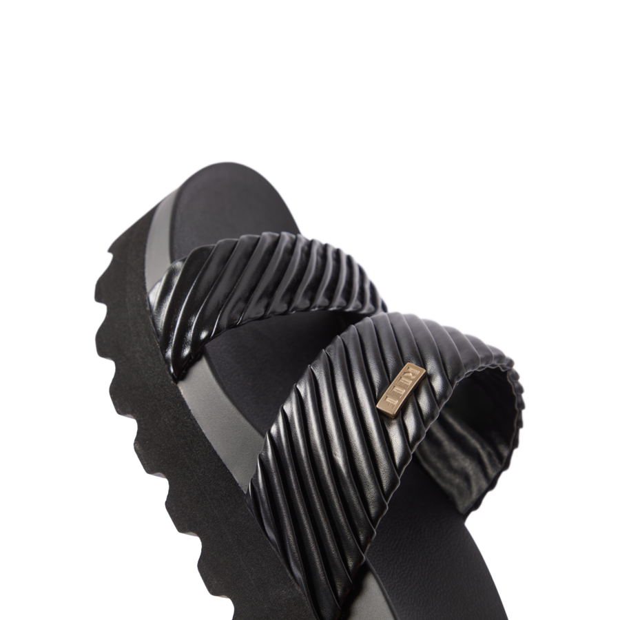 Cushion Vista Hi women's sandal showing top and side straps facing left, featuring cushioned, water-friendly design.