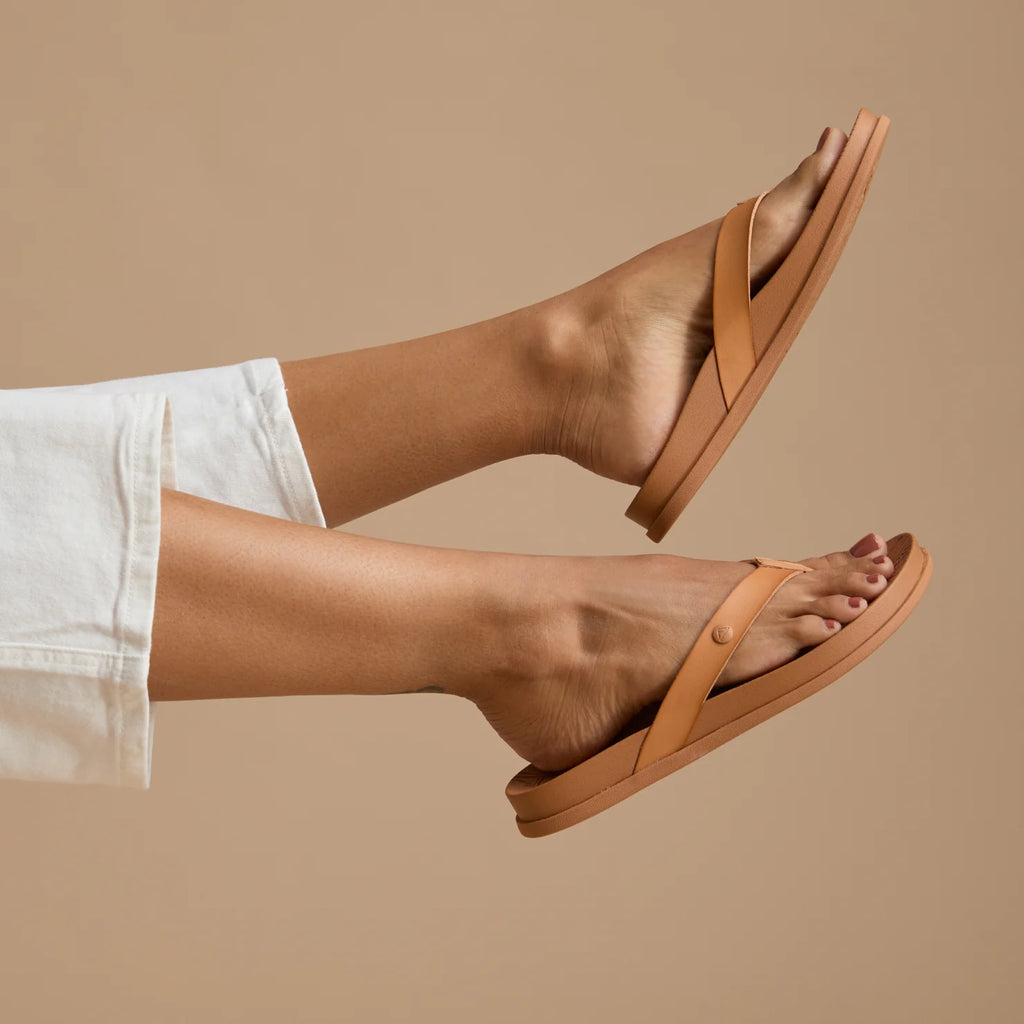 Vista Porto Cruz women’s sandals side view on feet, tan color, beach-inspired comfort and arch support design