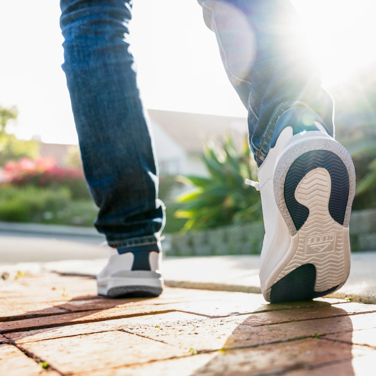Shoreline Del Mar men's shoe showing outsole and heel facing away, designed for comfort and beach-inspired durability.